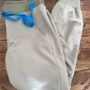 FIGS Women's Scrub Set in Sandstone